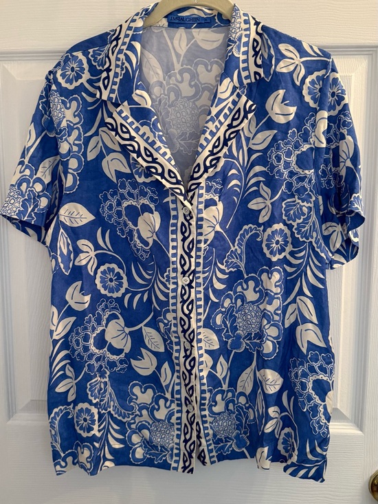J. McLaughlin Tops - J. McLaughlin Blue & White Floral Short Sleeve Button Front Shirt